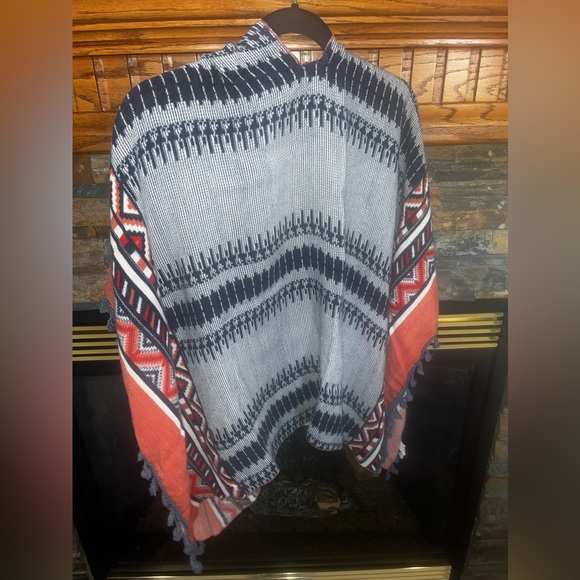 Beautiful O/s multiple color Poncho - Picture 2 of 3
